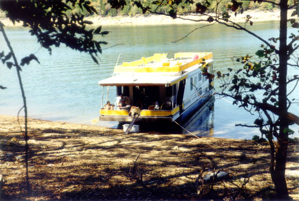 2000.24.3: Houseboat: Front view